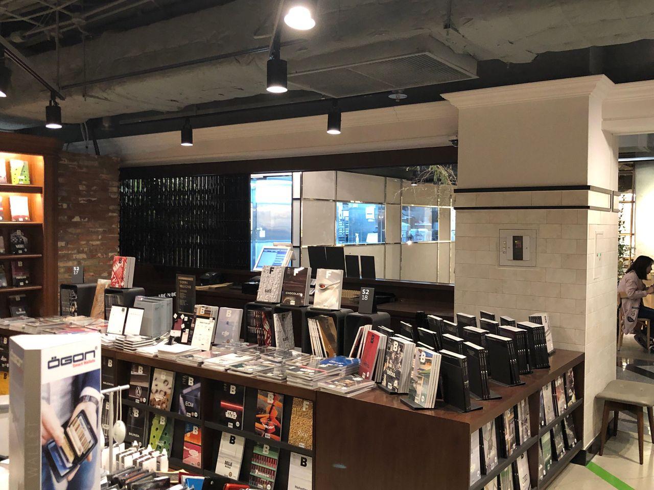 Euljiro Arc.N.Book | Beautiful tunnel made of walls filled with books!